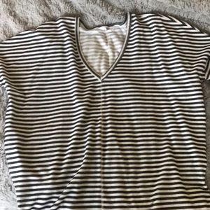 BB Dakota knit striped top. Size M, very flow-y
